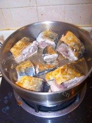 美味的干烧鲅鱼做法图解3)