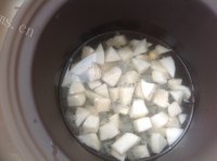 美味的雪梨银耳羹做法图解3)