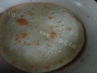 回味无穷的鸡蛋灌饼做法图解9)