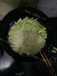 家常菜干煸豆角做法图解2)