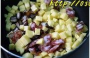美味的腊味土豆饭做法图解3)
