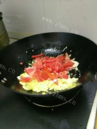 独特的西红柿炒鸡蛋做法图解6)