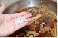 好吃鸡肉炖粉条做法图解11)