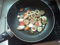 营养白玉菇肉丸意面做法图解4)