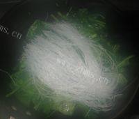 菠菜炒粉丝做法图解6)