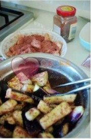 美味的粉蒸茄子做法图解3)