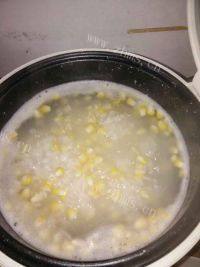 美味的玉米粥做法图解4)