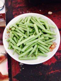 家常菜豆角肉丝做法图解1)