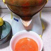 美美厨房之苹果胡萝卜汁的做法图解三