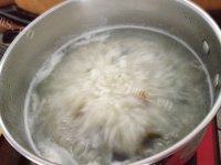 简单易做的皮蛋瘦肉粥做法图解3)