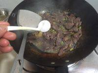 家常菜酸豆角炒鸭胗做法图解4)