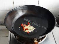 好吃的酸辣手撕卷心菜做法图解2)