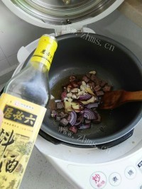 清脆爽口的牛肉炖土豆做法图解5)