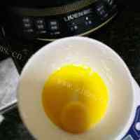 美味的蛋黄球的做法图解三
