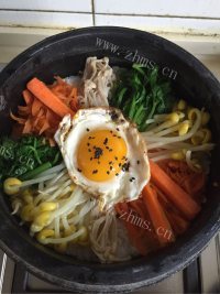色泽鲜亮的石锅拌饭做法图解15)