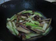 美味茄子炒丝瓜做法图解6)