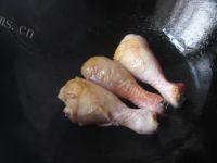 美味的香菇鸡腿汤做法图解3)