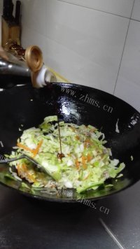 家常菜包菜炒粉丝做法图解3)