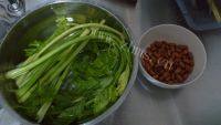 简易的芹菜花生米做法图解1)