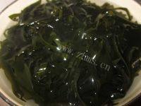 美味的骨头海带汤做法图解3)
