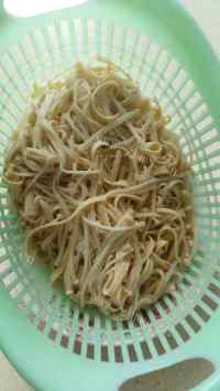 好吃的家常金针菇拌豆腐丝做法图解4)