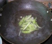家常菜素炒三鲜做法图解3)
