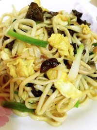 美味的鸡蛋炒面