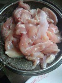 自制鸡肉卷做法图解3)