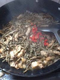 秀色可餐的干豆角烧肉做法图解14)