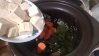 美味的海带猪骨汤做法图解12)