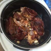 香气浓郁的酱牛肉做法图解6)