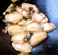 美味的红烧板栗鸡翅做法图解13)