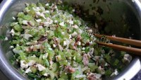 美味的烫面芹菜馅饼做法图解7)