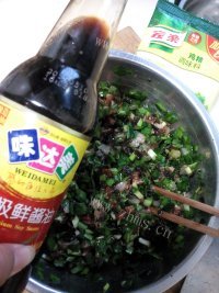 美味的韭菜虾仁水饺做法图解6)