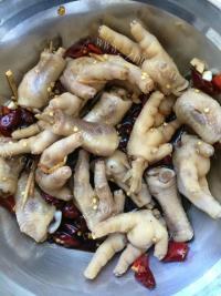 美味的香辣鸡爪做法图解4)