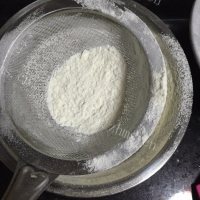 美味佳肴般的酸奶蛋糕做法图解2)