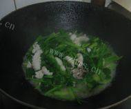 家常菜芹菜鱿鱼做法图解6)