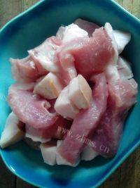 家常菜红烧肉炖土豆做法图解2)