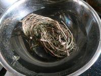 鸡骨草煲猪骨做法图解2)