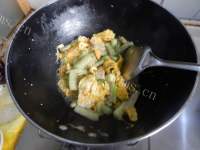 家常菜丝瓜炒鸭蛋做法图解13)