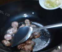 好吃的腊肠炒饭做法图解6)