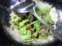 家常扁豆炒牛肉做法图解12)