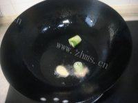 家常菜萝卜炖虾做法图解3)