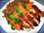 美味的羊肉煎鸡双拼饭