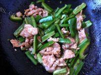健康美食-尖椒炒肉做法图解5)