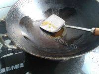 诱人的芹菜炒香肠做法图解3)