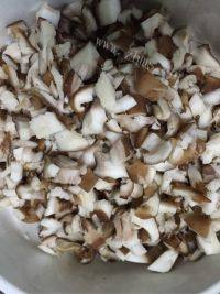 好吃的香菇油菜素水饺做法图解11)