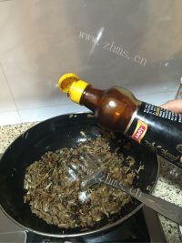 独特的梅干菜肉包做法图解5)