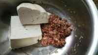 炸豆腐肉丸子做法图解2)