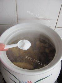 滋补的松茸菌炖鸡做法图解11)